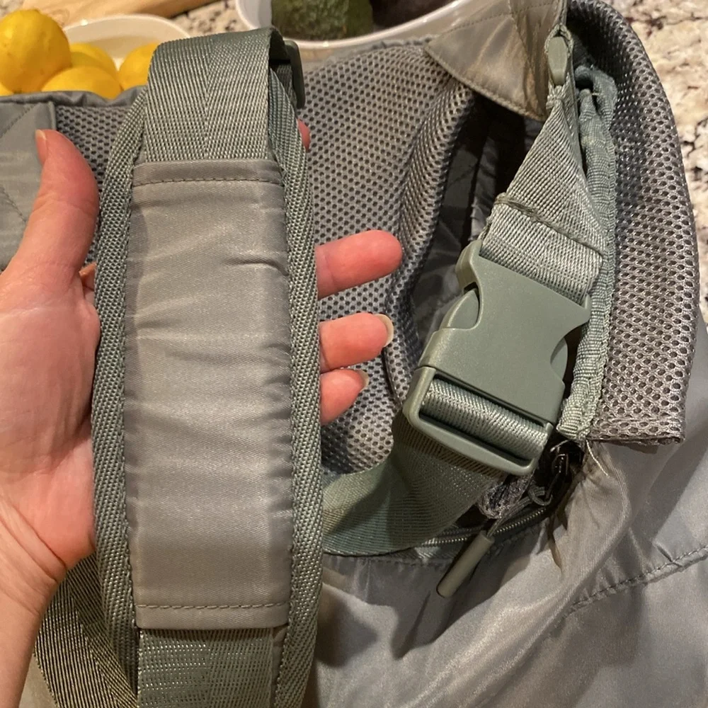 Small pet carrier NWOT